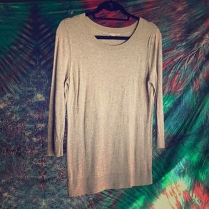 Great everyday work sweater! Awesome condition.